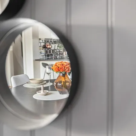 And Modern House In Friendly Neighborhood شقة