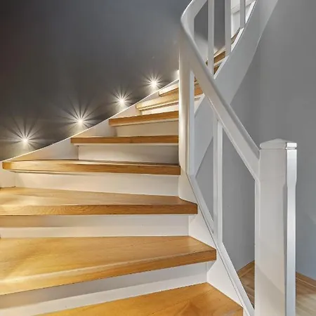 And Modern House In Friendly Neighborhood شقة